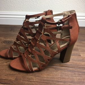 SO brown strappy sandals
